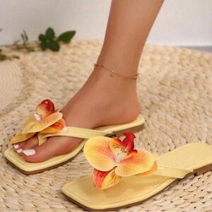 SHEIN Yellow Floral Sandals 6.5 NWT